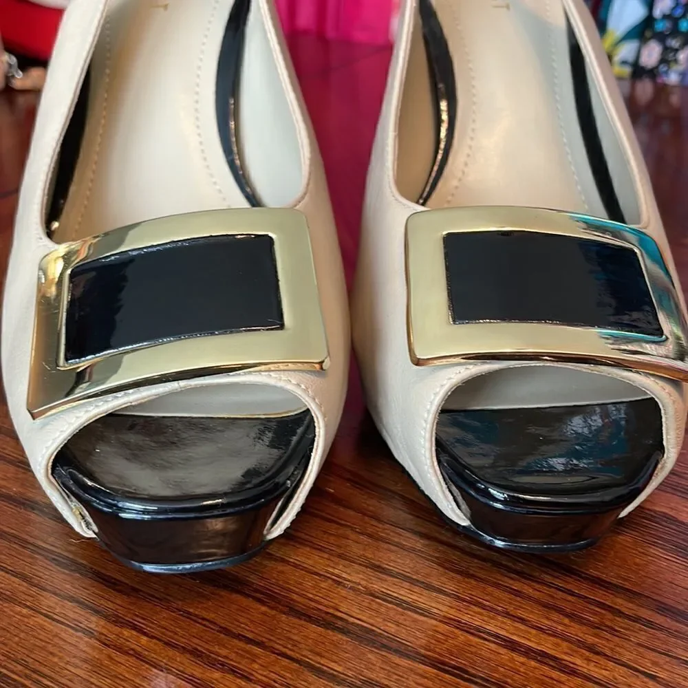 Nine West ivory leather black patent and gold accent slingback platform heels